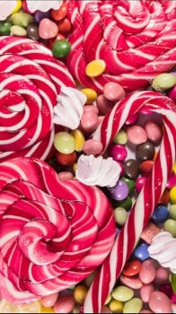 bonbons, sucre d'orge, sucettes en vente sur le stand du manège d'Aigues-Mortes