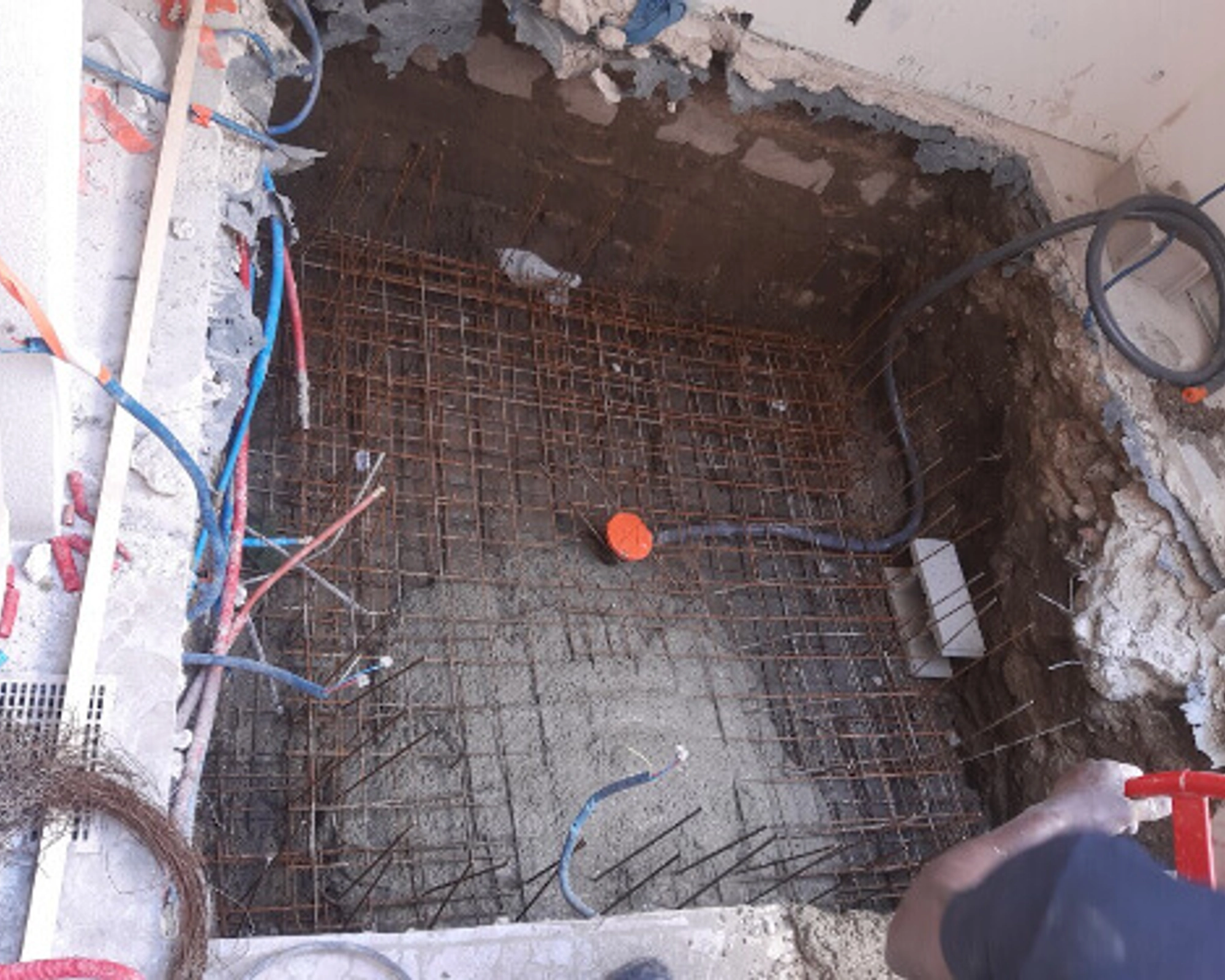 artisan maçon construction jaccouzi maison sur Aigues-Mortes