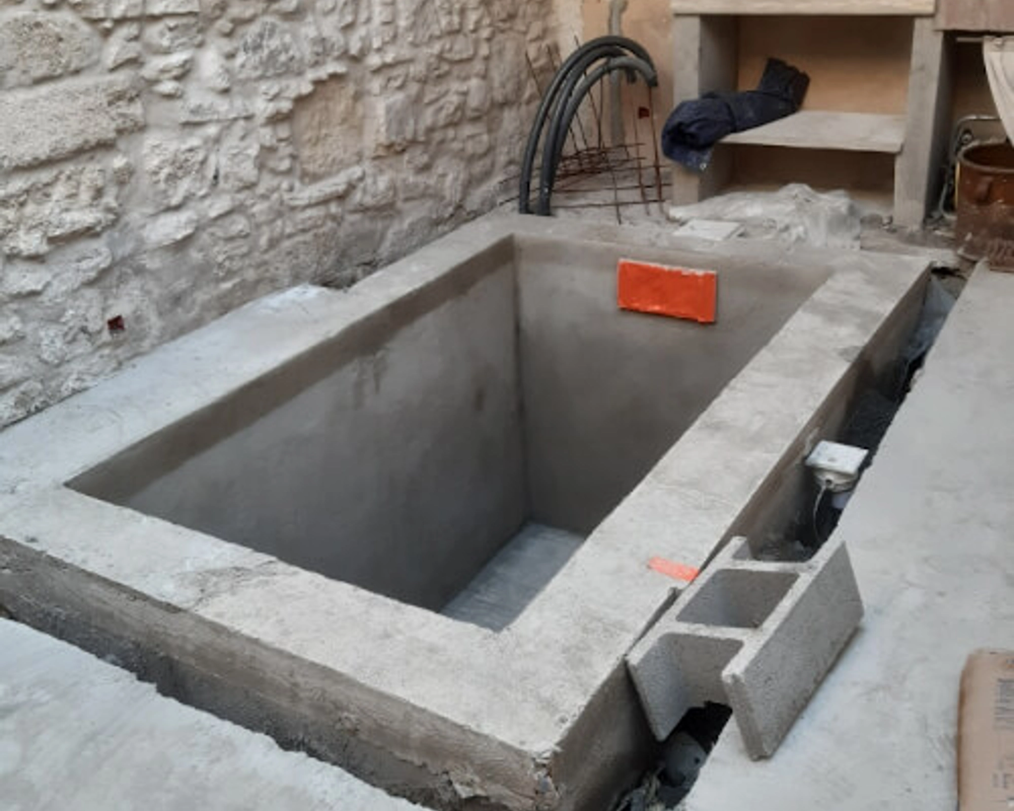 artisan maçon david barry realisation ferraillage beton et enduit a aigues mortes