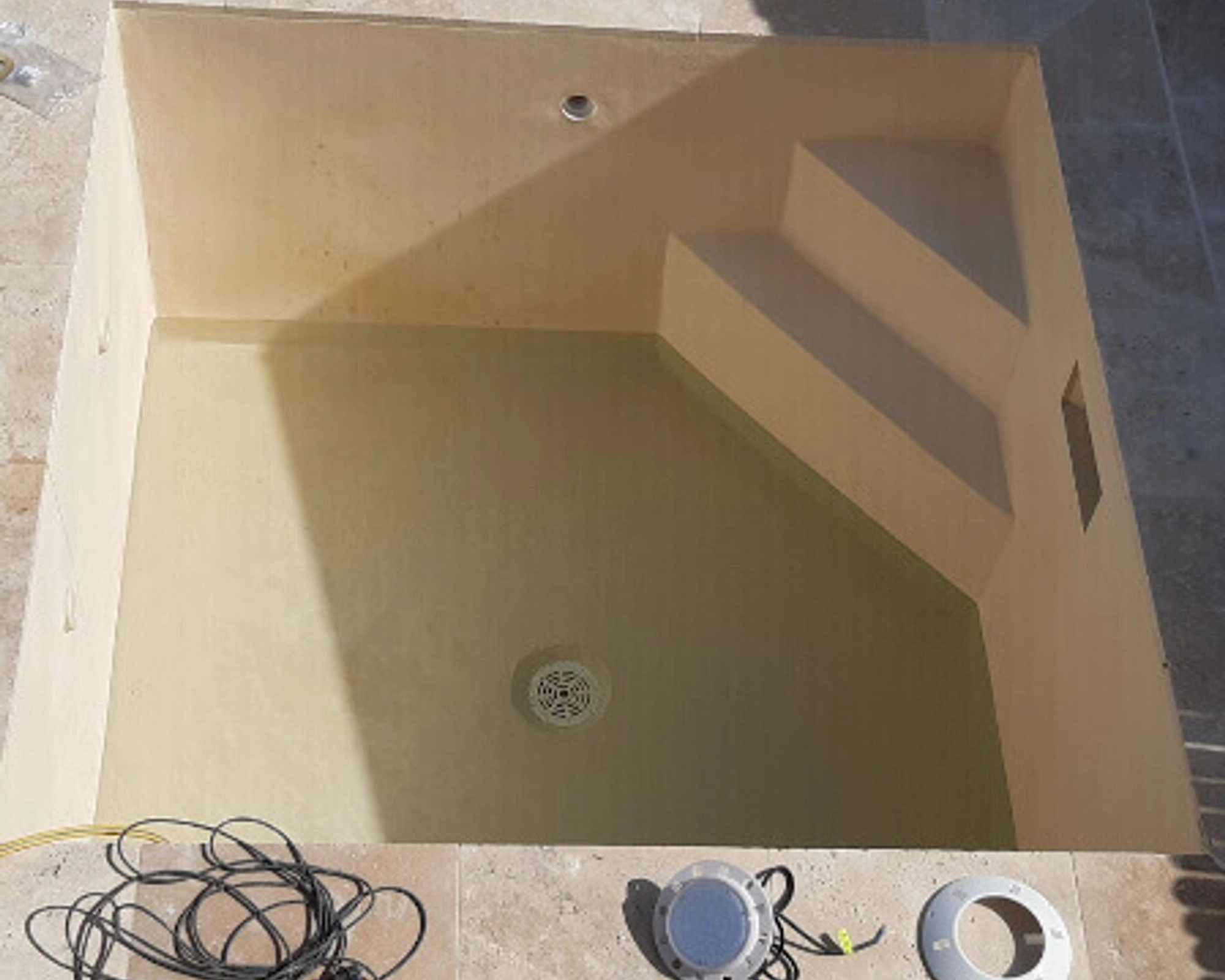 bon artisan maçon david barry  jacouzzi exterieur finalise a aigues mortes