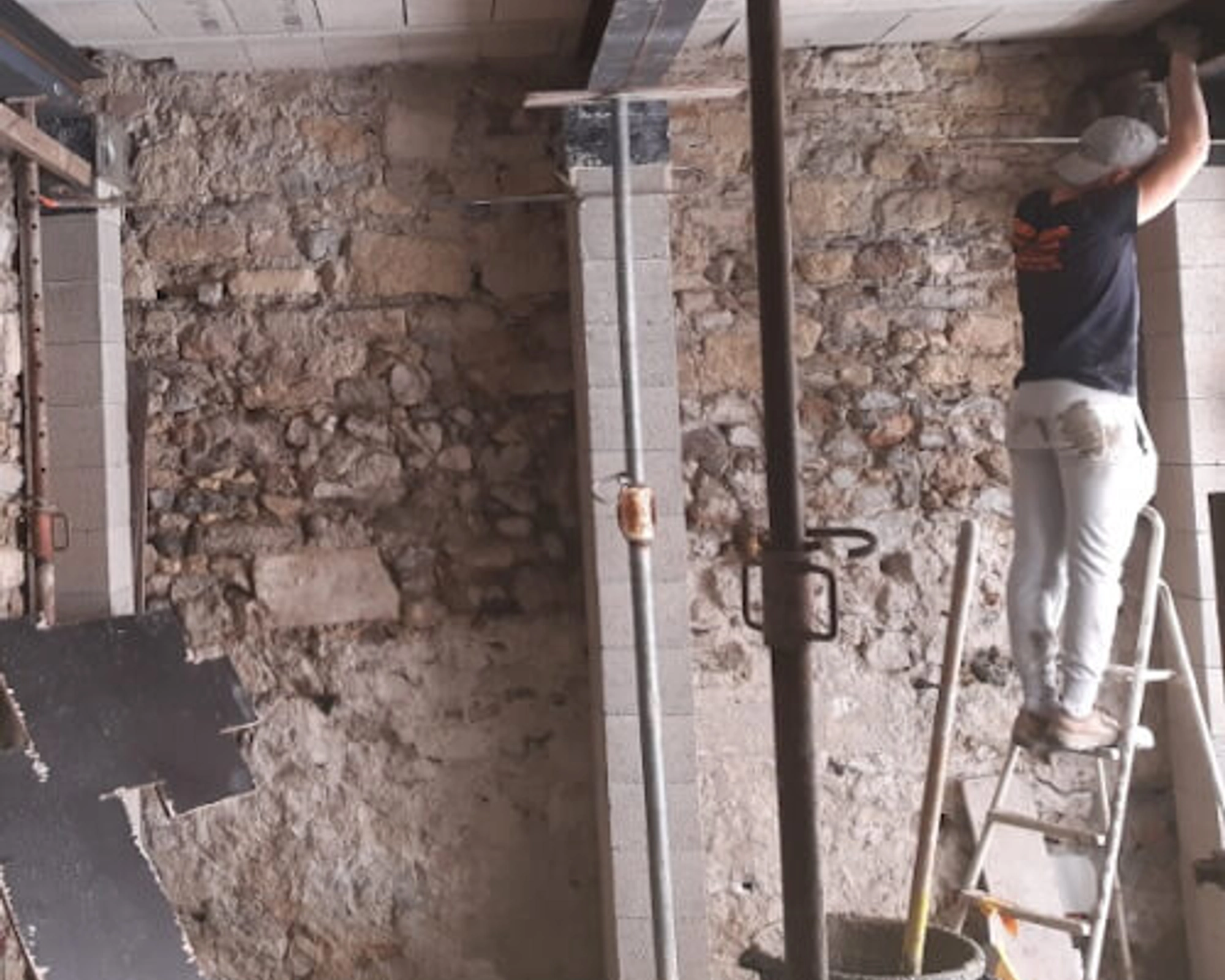 artisan maçon david barry maconnnerie refection mur porteur a aigues mortes