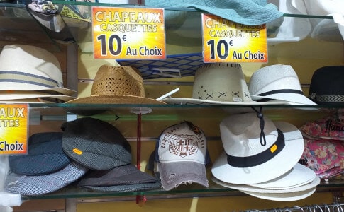 Chapeaux blancs ou chapeaux de pailles chez NOK ISLAND COLLECTION