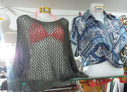 top à trou gris dans la boutique de NOK ISLAND COLLECTION