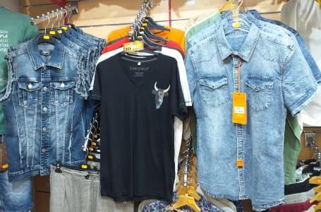 chemise avec taureau blanc et chemise en  jeans chez NOK ISLAND COLLECTION