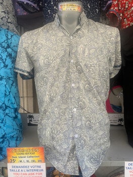 chemise avec des arabesques pastels dans la boutique de NOK ISLAND COLLECTION
