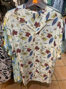chemise au motif de la plage dans la boutique de NOK ISLAND COLLECTION