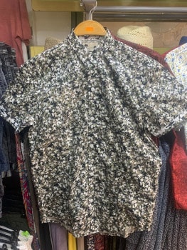 chemise avec des fleurs dans la boutique de NOK ISLAND COLLECTION