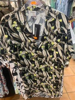 chemise avec des fleurs jaunes dans la boutique de NOK ISLAND COLLECTION