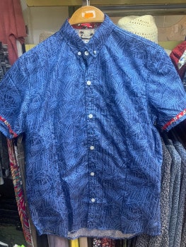 chemise bleue quadrillée dans la boutique de NOK ISLAND COLLECTION