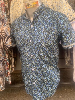 chemise avec des ronds bleus dans la boutique de NOK ISLAND COLLECTION