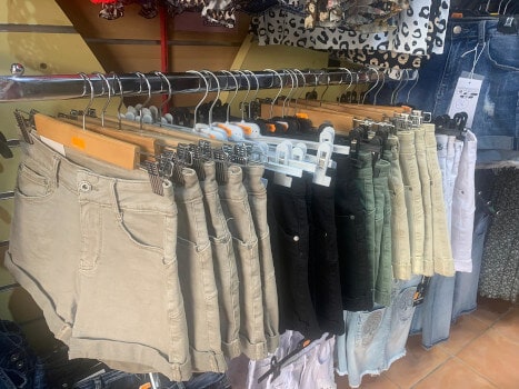 short beiges noirs ou verts kaki dans la boutique de NOK ISLAND COLLECTION