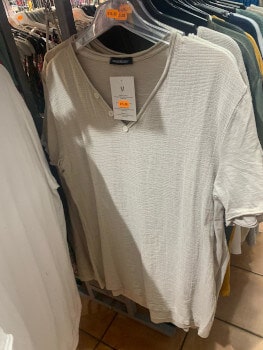 tee-shirt grise dans la boutique de NOK ISLAND COLLECTION